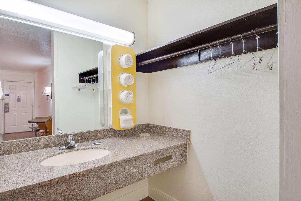 Americas Best Value Inn San Antonio Exteriör bild