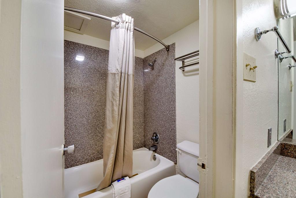 Americas Best Value Inn San Antonio Exteriör bild